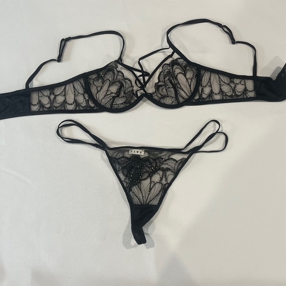 Black Lace Bra and Panty Set - Picture 1 of 10